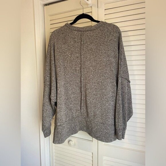 Zenana Women's Slouchy Brown Sweater Size 2X With Front Pocket & Long Sleeves - Picture 2 of 3